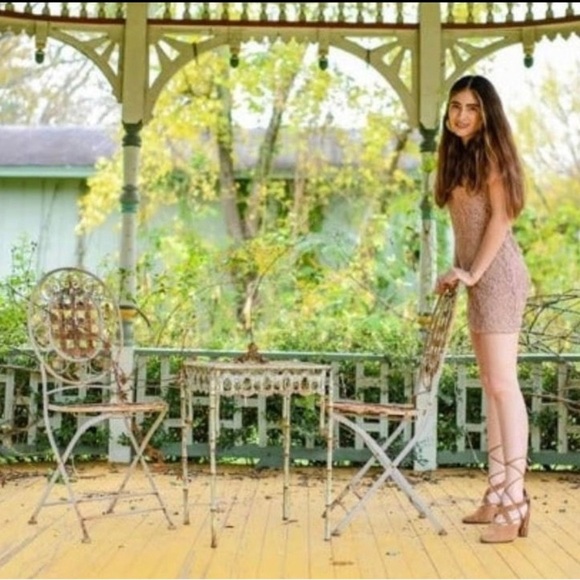 Dress‎ - Picture 3 of 4